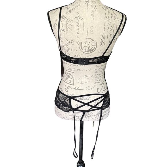 Black Lingerie Bra Panty Garter Belt & Stocking Set Small - Picture 3 of 3